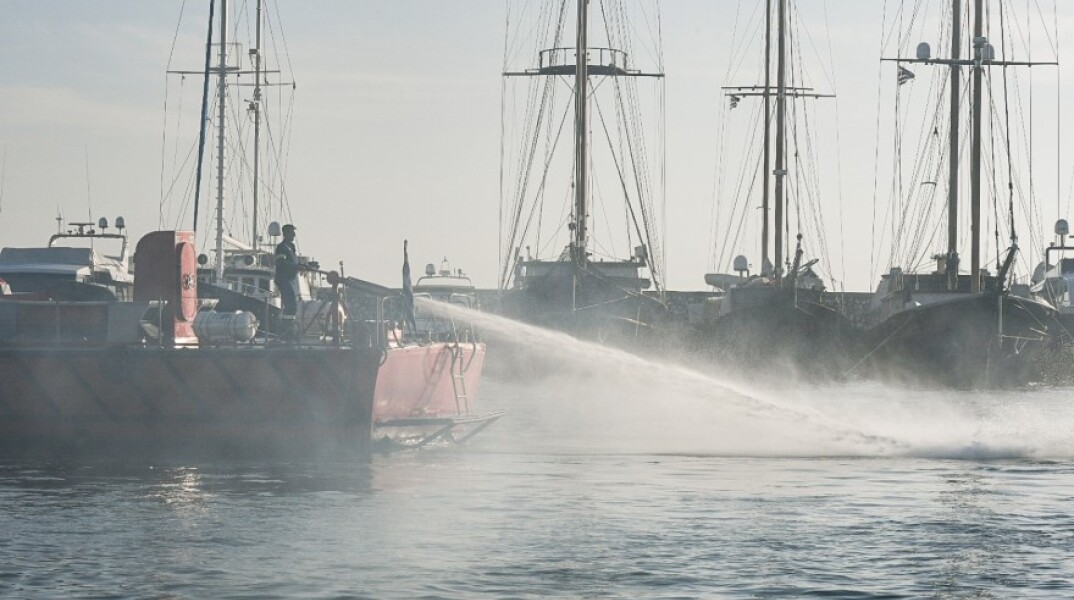 Φωτιά σε σκάφος