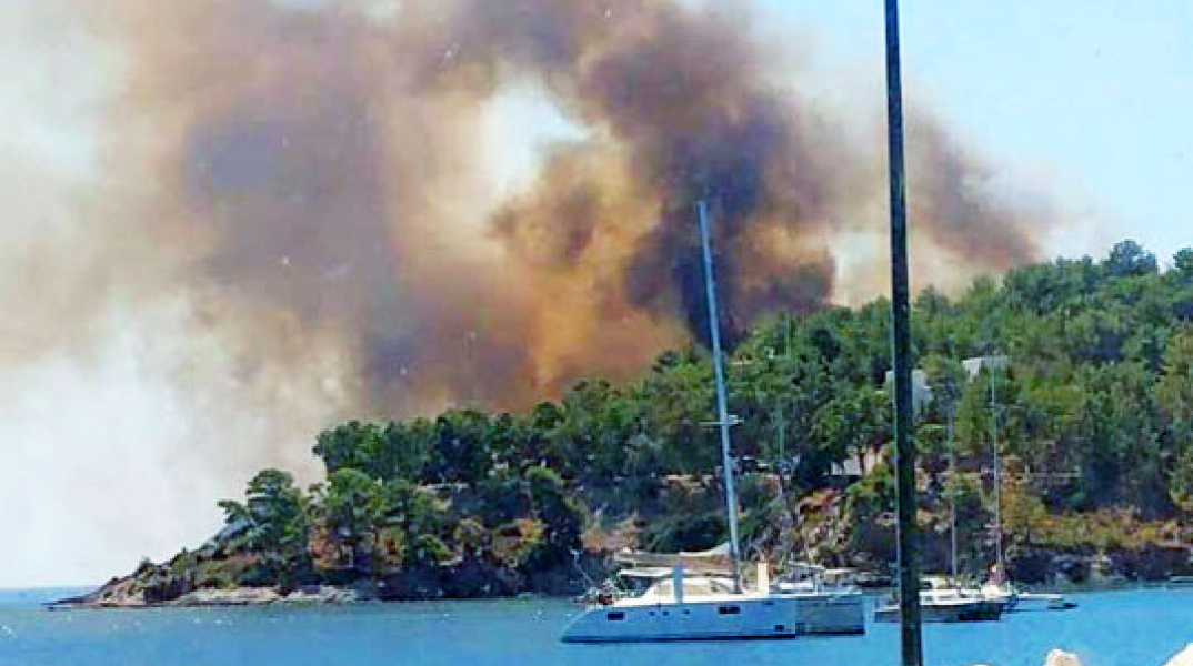 Φωτιά στη Λέρο