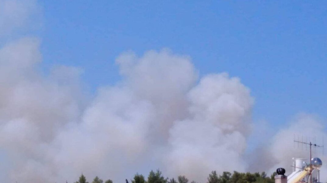 Φωτιά στο Ποικίλο Όρος στον Ασπρόπυργο