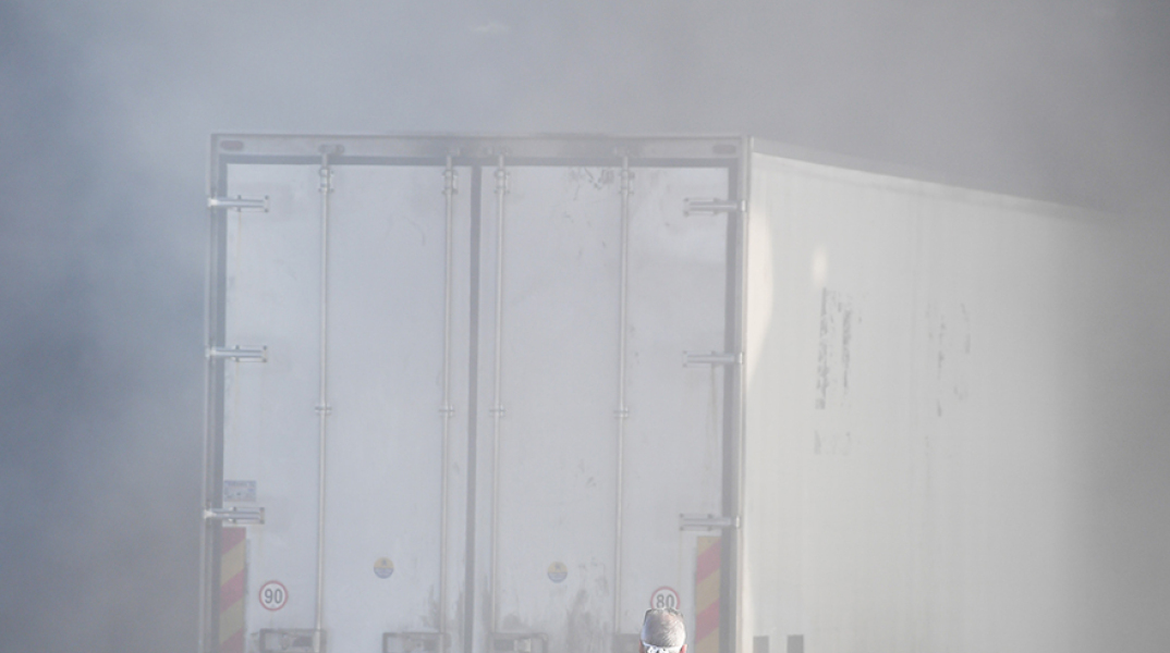 Φωτιά σε φορτηγό - Αρχείου  