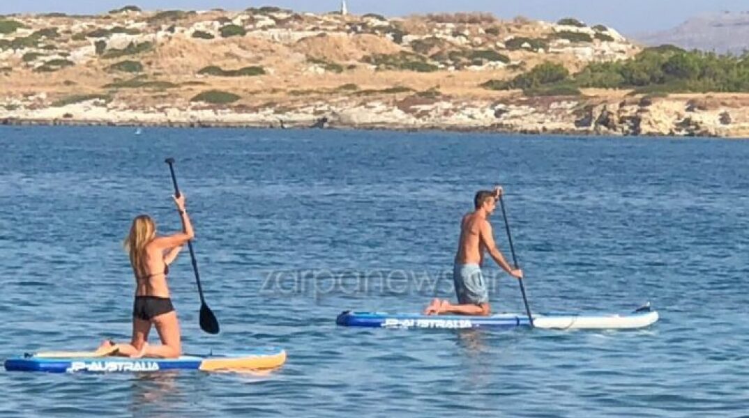 Κυριάκος και Μαρέβα Μητσοτάκη κάνουν SUP στα Χανιά © zarpanews.gr