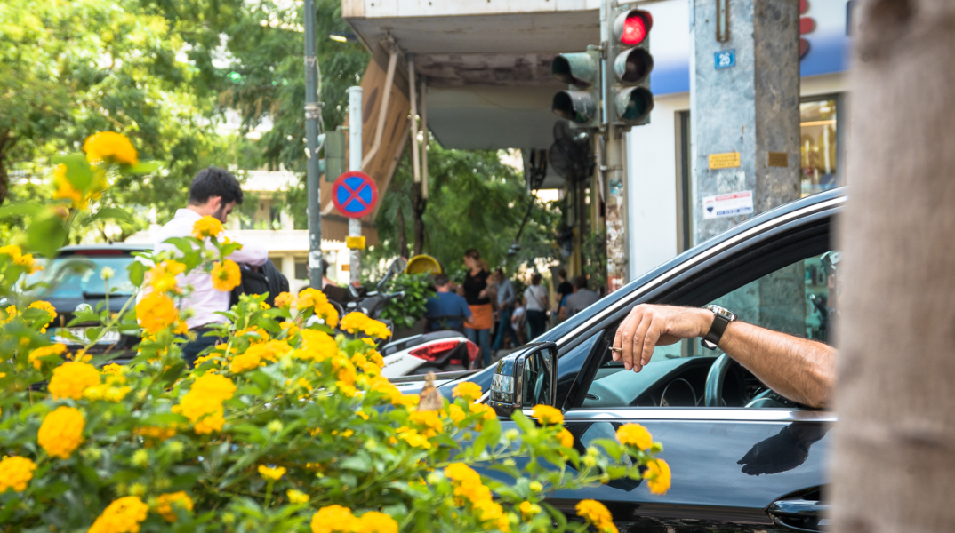 Τσιγαροφάναρο: Αγαπάμε τους σηματοδότες που το κόκκινο κρατάει αιώνια