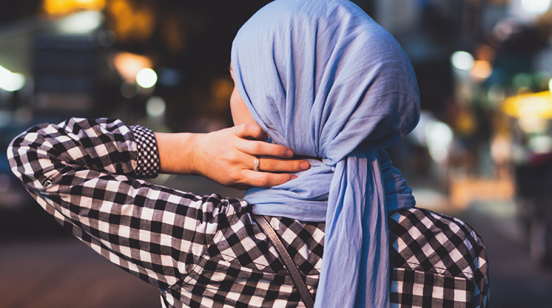 Κορίτσι με μαντίλα