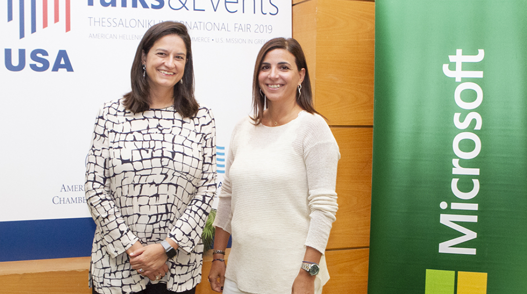 Η Πέγκυ Αντωνάκου, CEO, Microsoft για Ελλάδα, Κύπρο και Μάλτα, μαζί με την Υπουργό Παιδείας και Θρησκευμάτων, Νίκη Κεραμέως