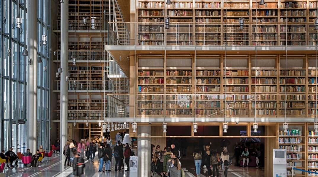 Πύργος Βιβλίων της Εθνικής Βιβλιοθήκης της Ελλάδος © ΕΒΕ / Νίκος Καρανικόλας