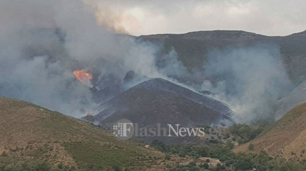 Μεγάλη πυρκαγιά στην περιοχή Πλατανιά Χανίων