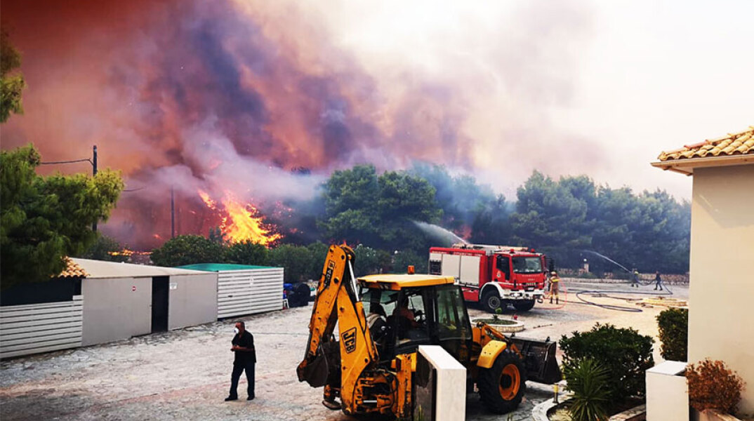 Πυρκαγιά στη Ζάκυνθο: Λαχτάρησαν οι κάτοικοι στον οικισμό Κερί
