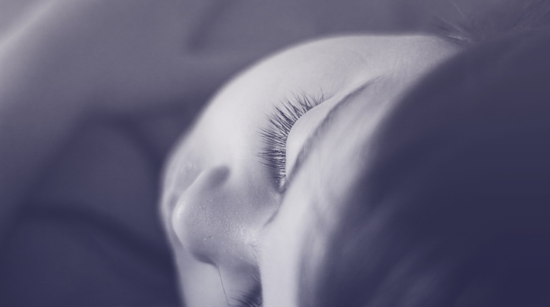 Πώς σχετίζεται η οστεοαρθρίτιδα γόνατος με την αϋπνία και την κατάθλιψη 