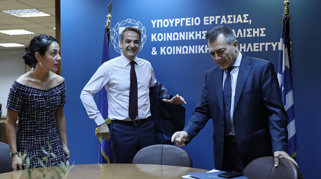 Στο Υπουργείο Εργασίας ο Κυριάκος Μητσοτάκης