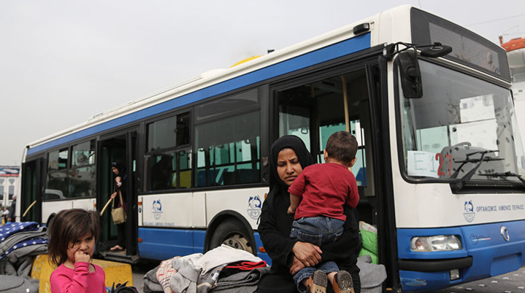 Πρόσφυγες στο λιμάνι του Πειραιά