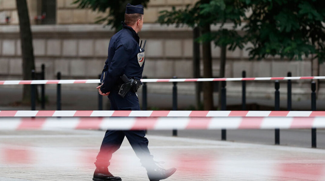 Επίθεση στο Παρίσι: Νεκροί τέσσερις αστυνομικοί