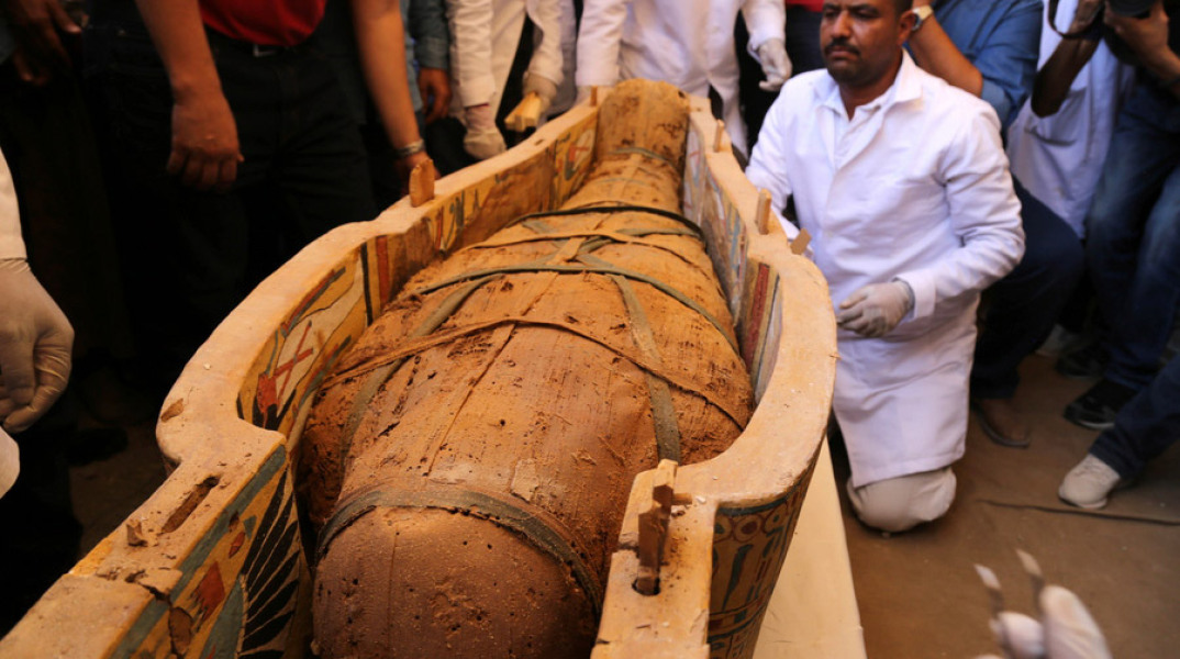 Μια σαρκοφάγος που είχε πωληθεί παράνομα στο εξωτερικό επέστρεψε στο Κάιρο (εικόνες)