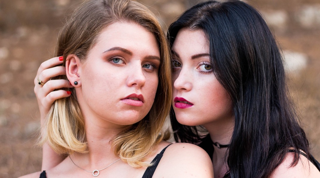 Οι παράγοντες που δημιουργούν έξαρση της ακμής