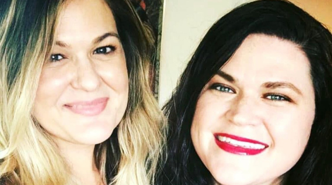 Η απολυμένη δασκάλα με τη σύντροφό της