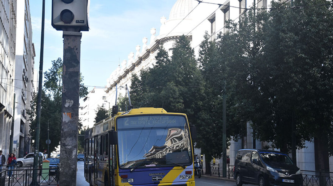 Κάμερα στη λεωφορειολωρίδα - τρόλεϊ