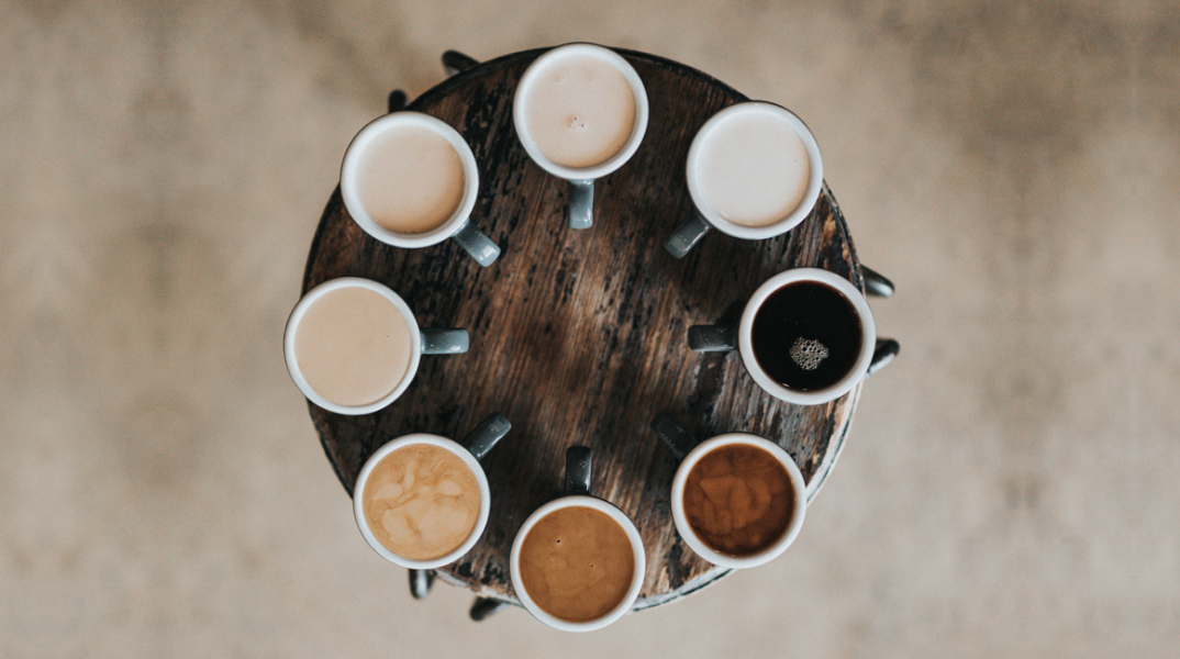 Παιδί μου, ξέρεις πόσο κάνει ένας καφές στην Aθήνα; Σχεδόν 5 ευρώ!