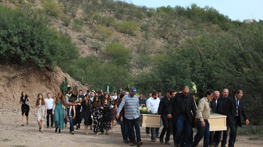 Μορμόνοι κηδεύουν τους συγγενείς τους, θύματα ενέδρας