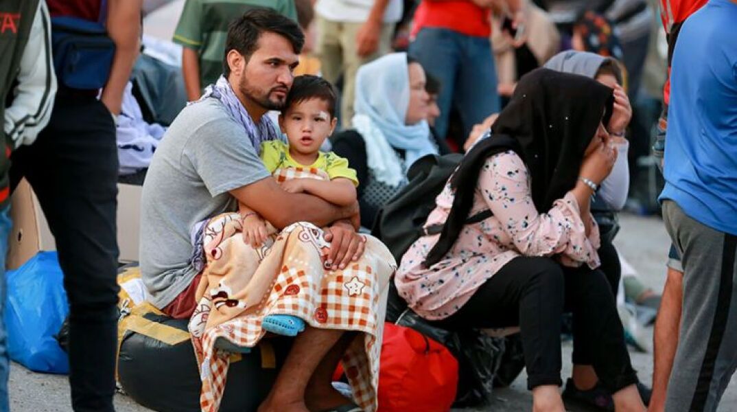 Επιχείρηση μεταφοράς προσφύγων από τη Μόρια © INTIME NEWS