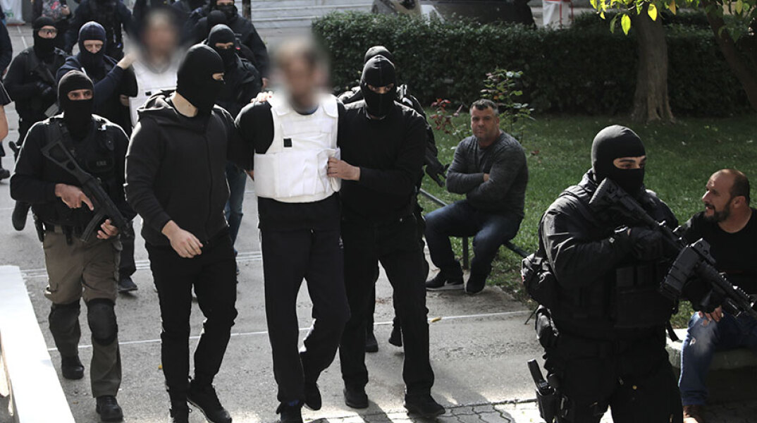 Στον ανακριτή οι συλληφθέντες για συμμετοχή στην «Επαναστατική Αυτοάμυνα» © Intime p.a.