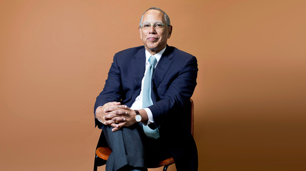 Ντιν Μπάκερ των New York Times 