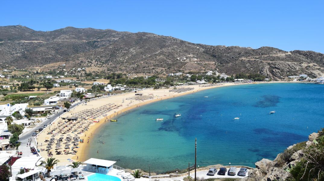 Ίος ©Matthew Waring/Unsplash