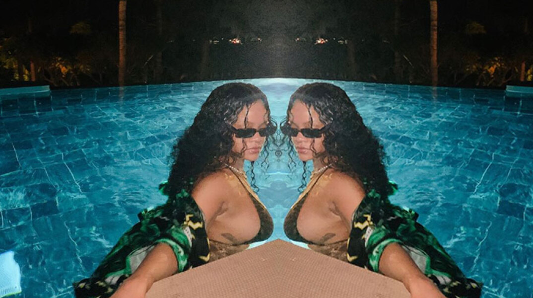 Η Ριάνα με μπικίνι στην πισίνα του σπιτιού της