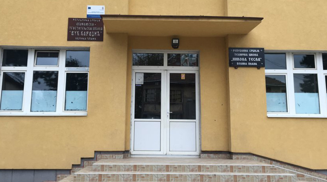 Ένοπλος εισέβαλε σε σχολείο στη Σερβία