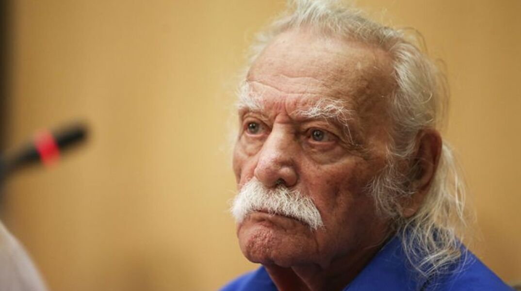 Μανώλης Γλέζος