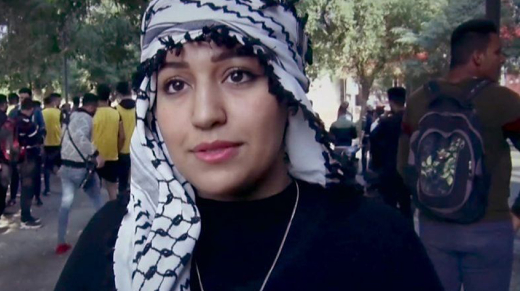 Διαδηλώτρια στη Βαγδάτη 