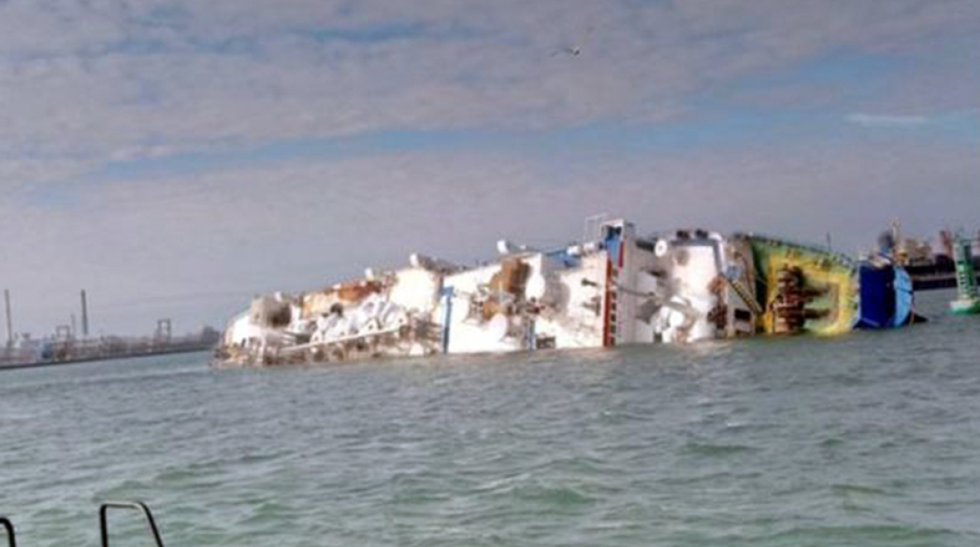 Ανατροπή φορτηγού πλοίου στη Ρουμανία