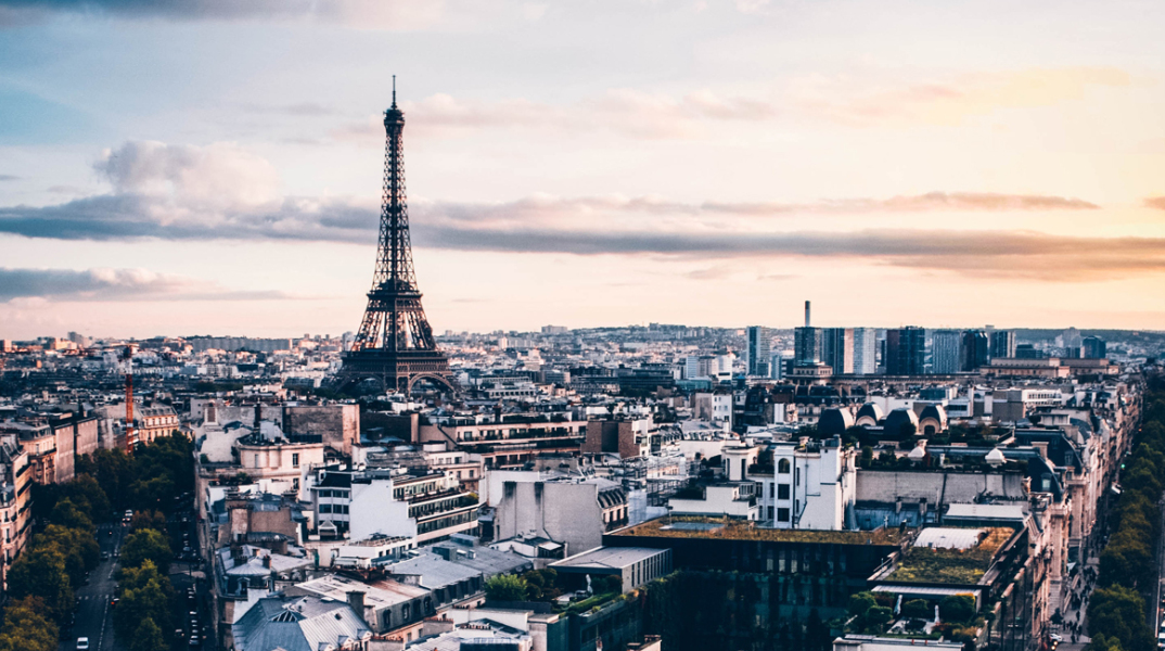 «Oι τρεις μεγάλες ηρωίδες της Γαλλικής Eπαναστάσεως ήταν η Kαρ Mανιόλ, η Γκυ Λωτίν και η Λε Mητώμ» (από διαγώνισμα ιστορίας, Bαρβάκειο, 1981)