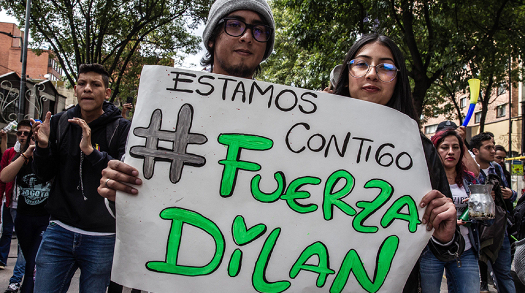 Διαδηλωτές στο πλευρό του Ντίλαν