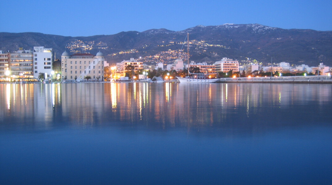 volos-bynight.jpg