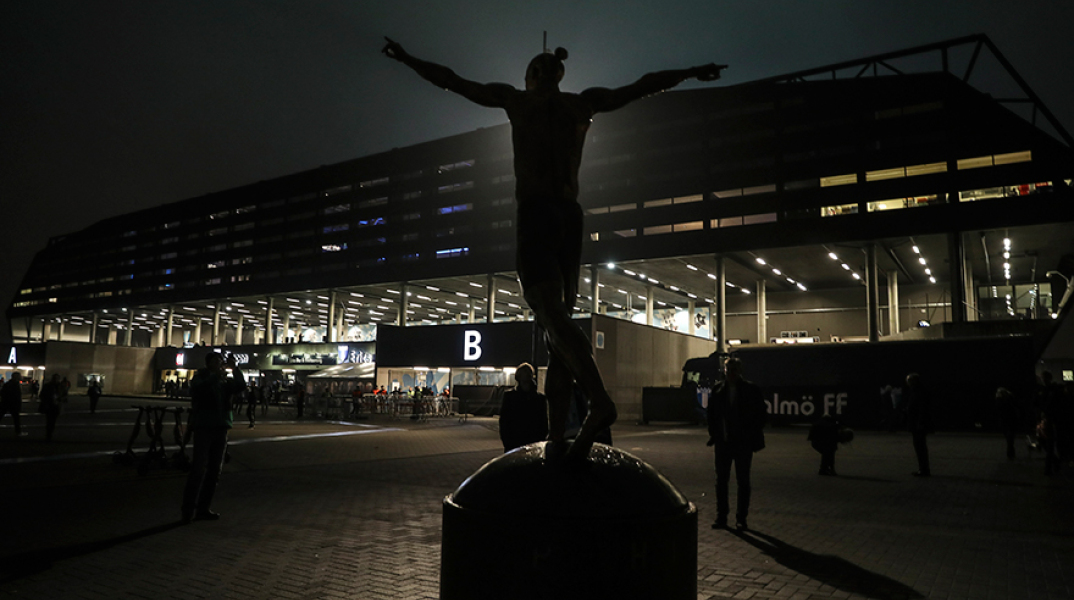 Το άγαλμα του Ζλάταν Ιμπραΐμοβιτς 