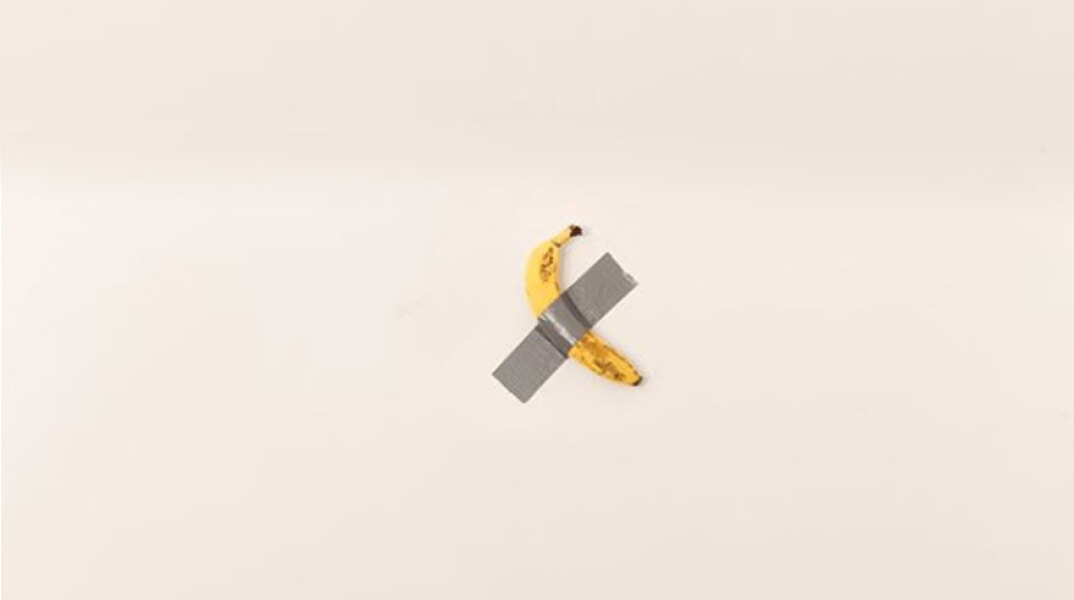 Μπανάνα κολλημένη στον τοίχο: Το νέο έργο τέχνης του Μαουρίτσιο Κατελάν