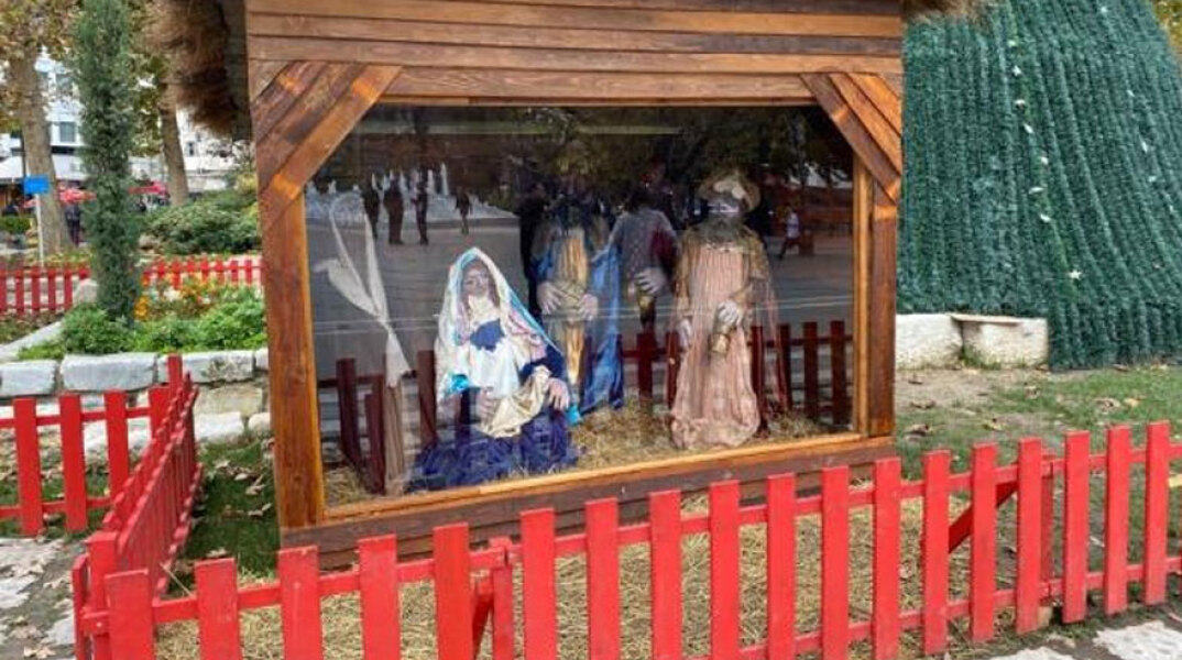 Λάρισα: Με... τζαμαρία η φάτνη για να μην κλέψουν το θείο βρέφος