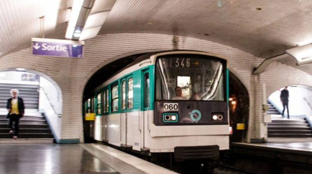 «Παραλύει» το Παρίσι - Απεργία στα ΜΜΜ