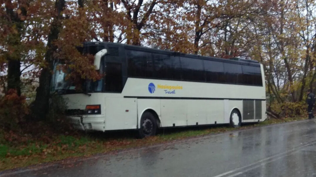 Λαχτάρησαν μαθητές λεωφορείου στα Τρίκαλα λόγω τροχαίου