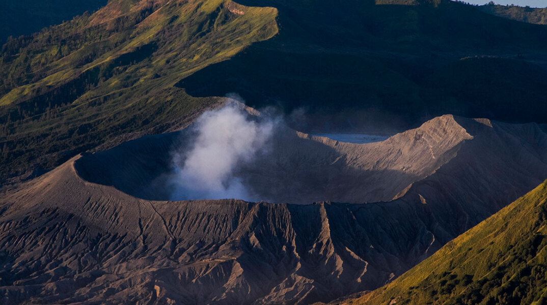 volcano-ifaisteio-indonesia.jpg
