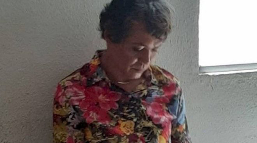 Ο γιος που μεταμφιέστηκε στη μαμά του 