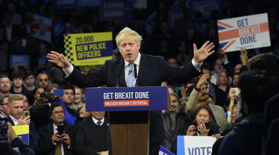 Ο Μπόρις Τζόνσον στην τελευταία προεκλογική ομιλία του.jpg