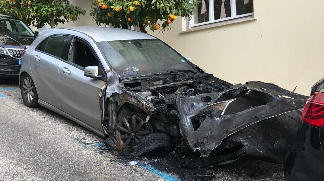 Εμπρησμός αυτοκινήτων στο Κολωνάκι