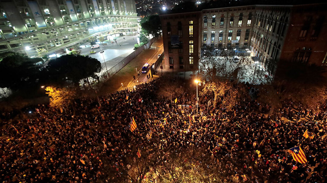 Καταλανοί αυτονομιστές πολιορκούν το Καμπ Νου πριν από το el clasico