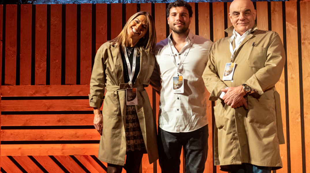 Ο Dimello άνοιξε τις πόρτες του εργοστασίου του σε μια εκδήλωση η οποία ολοκληρώθηκε με γεύμα το οποίο είχε σχεδιάσει ο chef Δημήτρης Σκαρμούτσος.