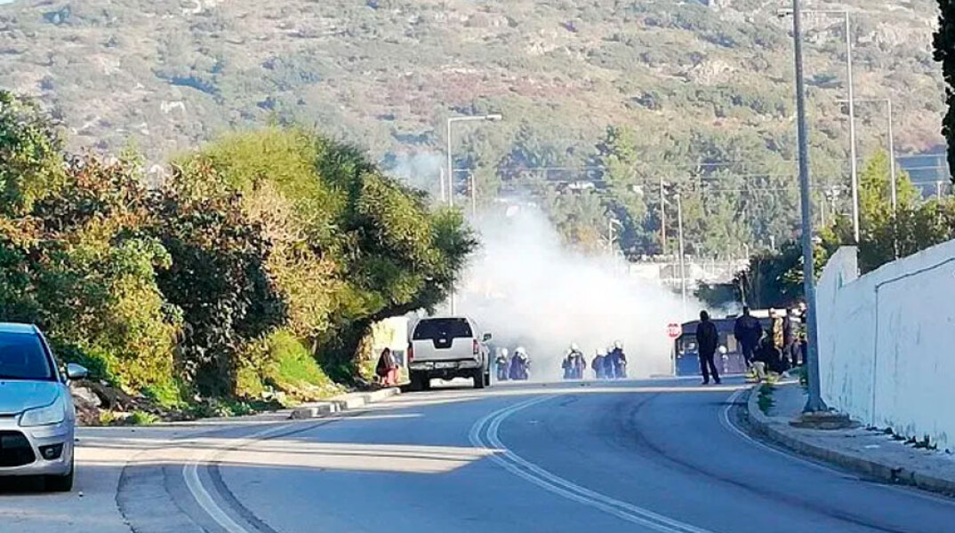Ένταση και χημικά στο Κέντρο Υποδοχής και Ταυτοποίησης μεταναστών και προσφύγων στη Σάμο