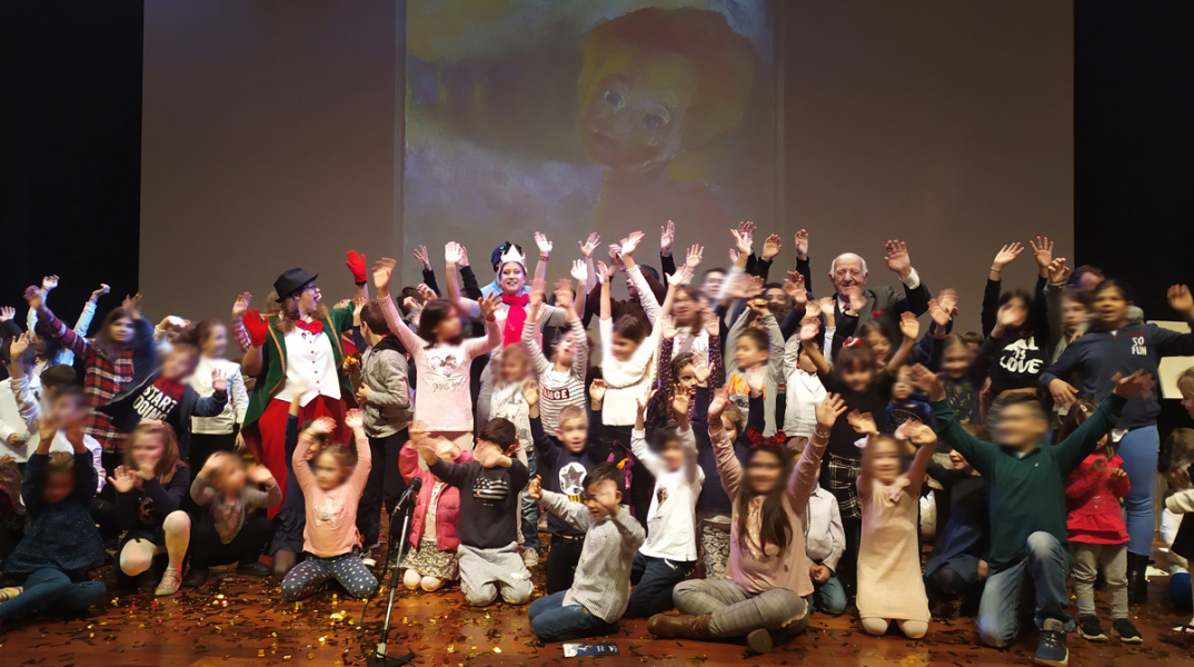 Δίπλα στα παιδιά και αυτά τα Χριστούγεννα η DEMO ABEE 