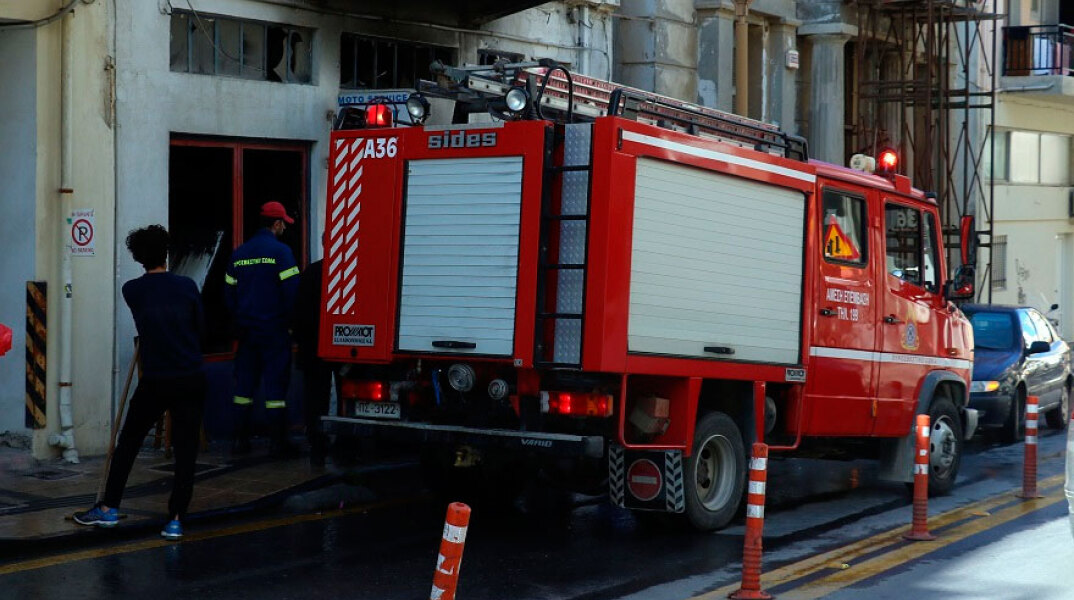 Στις φλόγες συνεργείο μοτοποδηλάτων στην Κρήτη