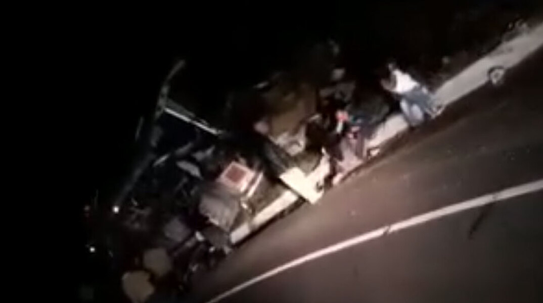 Λεωφορείο συγκρούστηκε με φορτηγό στη Γουατεμάλα - 20 νεκροί