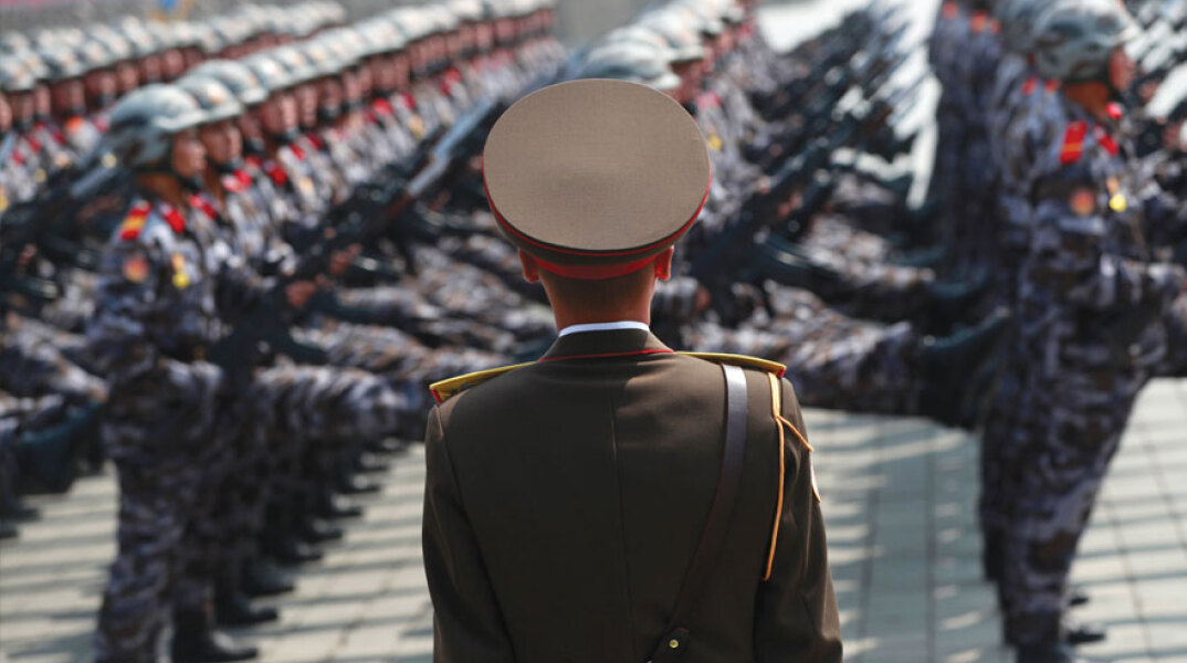 Βόρεια Κορέα: Στρατιωτική παρέλαση στην Πιονγκγιάνγκ
