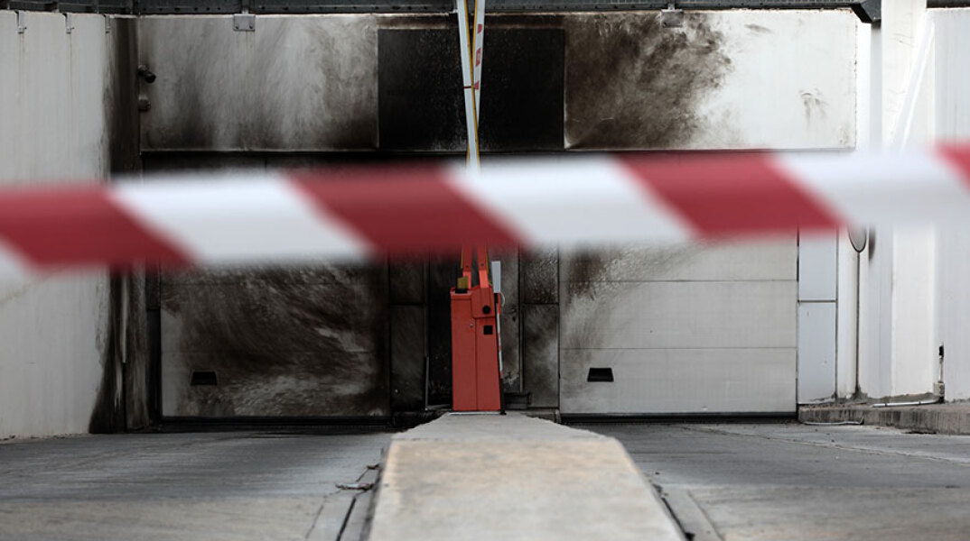 Πετράλωνα: Εμπρηστική επίθεση στα γραφεία του ΣΔΟΕ